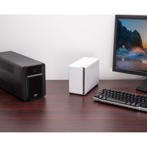 APC Easy UPS BVX 2200VA 230V IEC