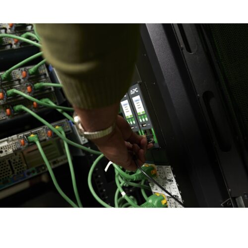 APC NetShelter Rack PDU Advanced Switched Metered Outlet 7.4kW 1PH 230V 32A 332P6 40 Outlet
