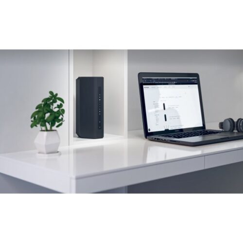 NETGEAR 3PT Nighthawk Wi-Fi 7 BE6500 Router RS200